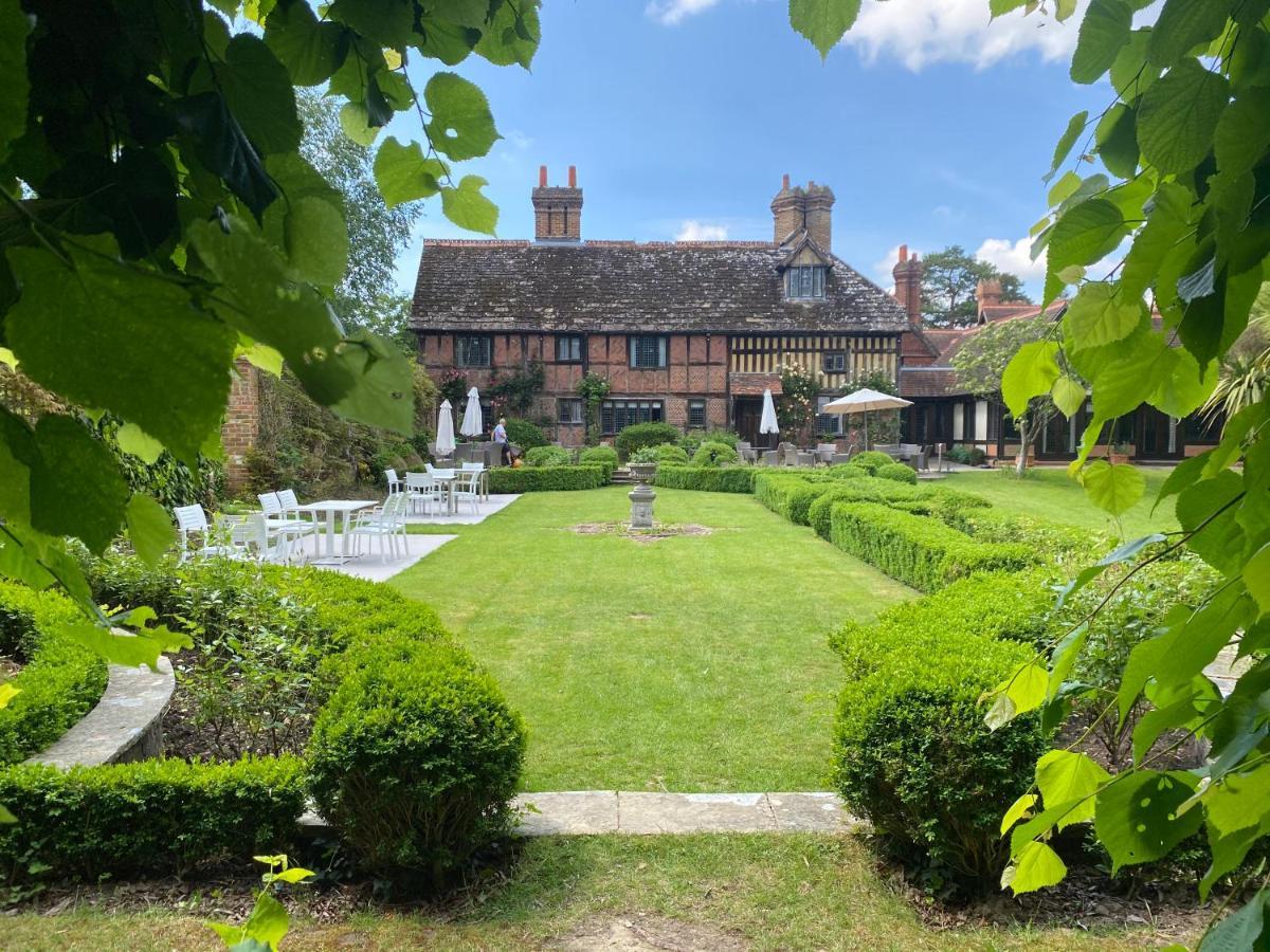 Langshott Manor - Luxury Hotel Gatwick 霍利 外观 照片