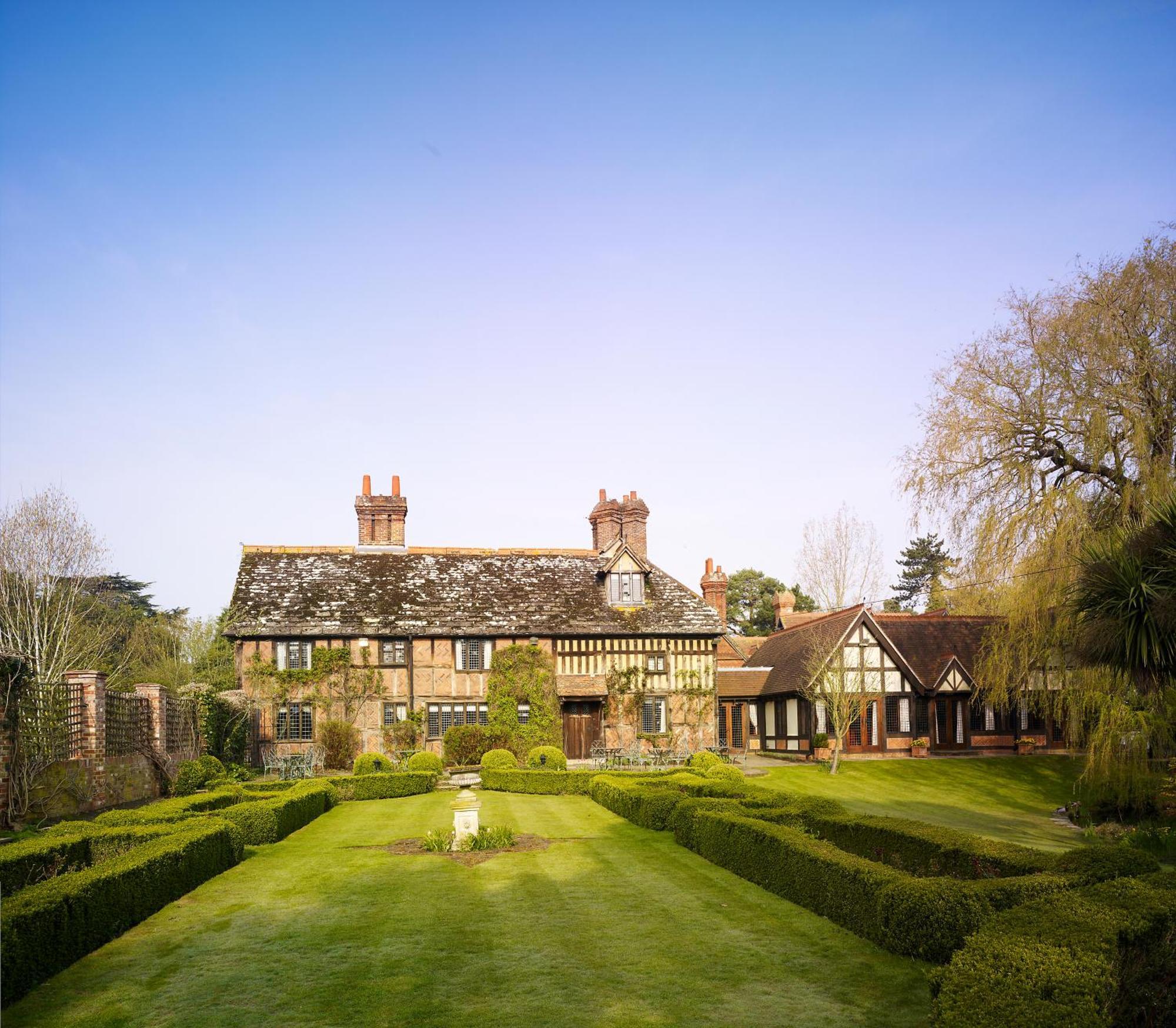 Langshott Manor - Luxury Hotel Gatwick 霍利 外观 照片